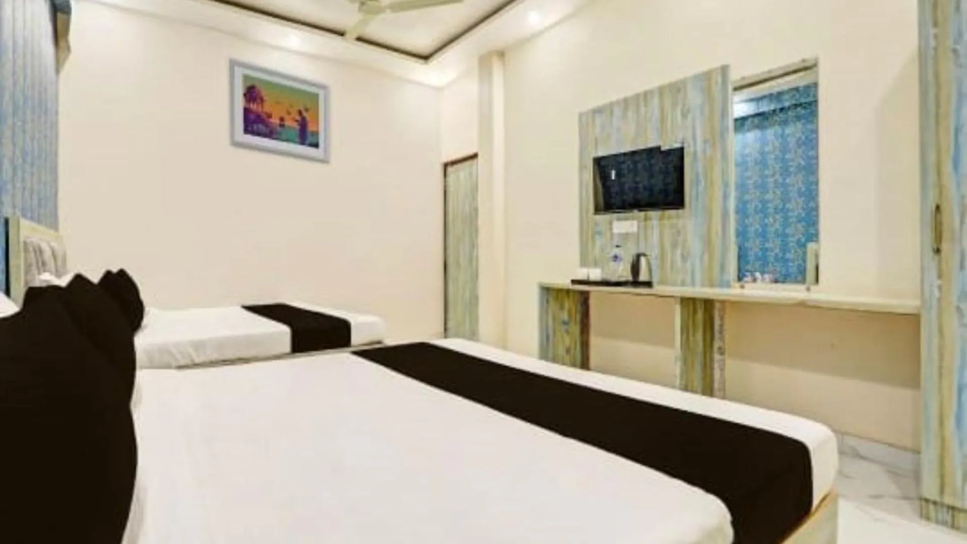 Hotel Goroomgo Vrrinda Home Stay Varanasi Enjoy Free Wifi- Free Parking And Restaurent Available