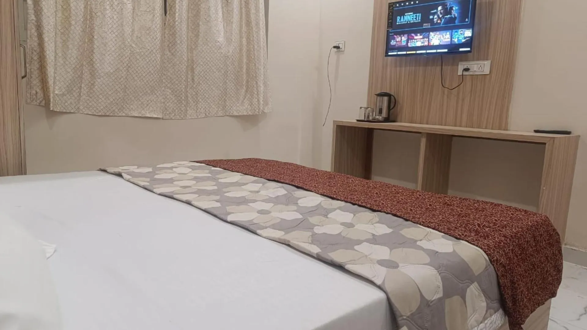 Goroomgo Vrrinda Home Stay Varanasi Enjoy Free Wifi- Free Parking And Restaurent Available 3*,  India