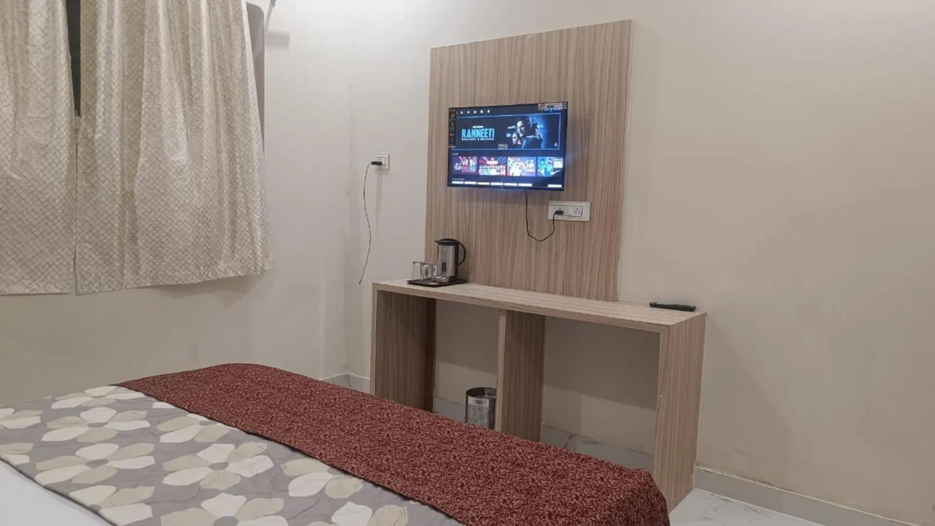 Goroomgo Vrrinda Home Stay Varanasi Enjoy Free Wifi- Free Parking And Restaurent Available 3*,