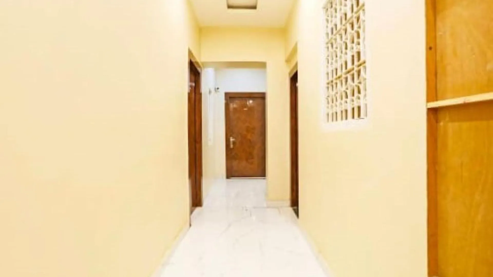 *** Hotel Goroomgo Vrrinda Home Stay Varanasi Enjoy Free Wifi- Free Parking And Restaurent Available India