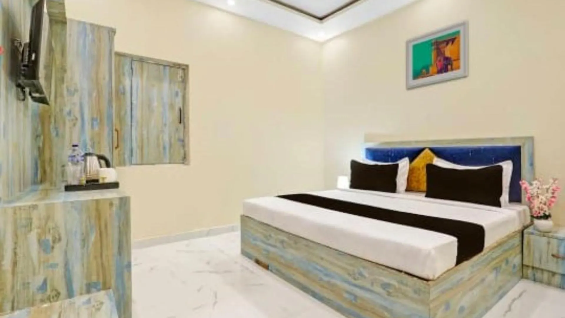 Goroomgo Vrrinda Home Stay Varanasi Enjoy Free Wifi- Free Parking And Restaurent Available
