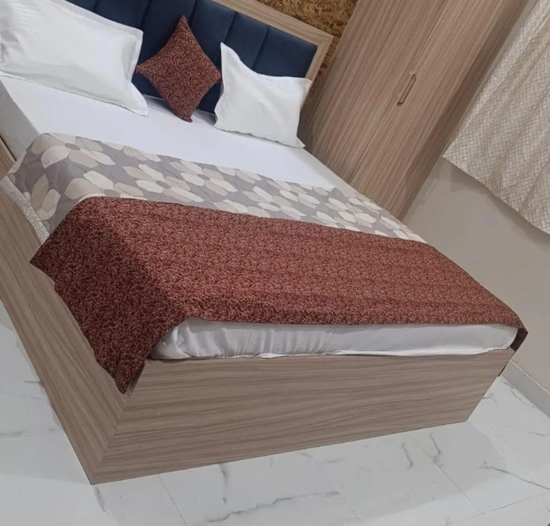 Goroomgo Vrrinda Home Stay Varanasi Enjoy Free Wifi- Free Parking And Restaurent Available India