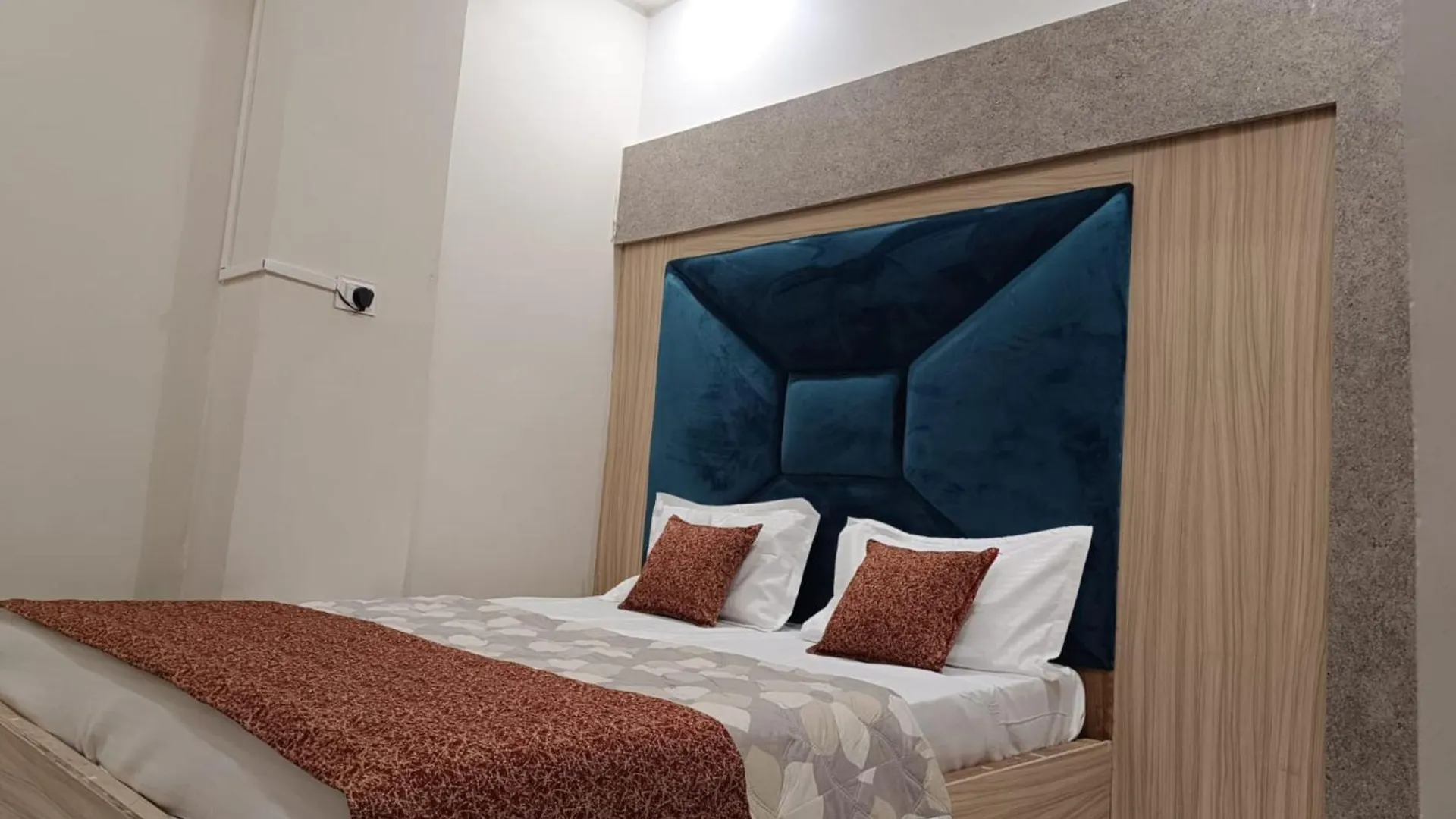 Goroomgo Vrrinda Home Stay Varanasi Enjoy Free Wifi- Free Parking And Restaurent Available Hotel