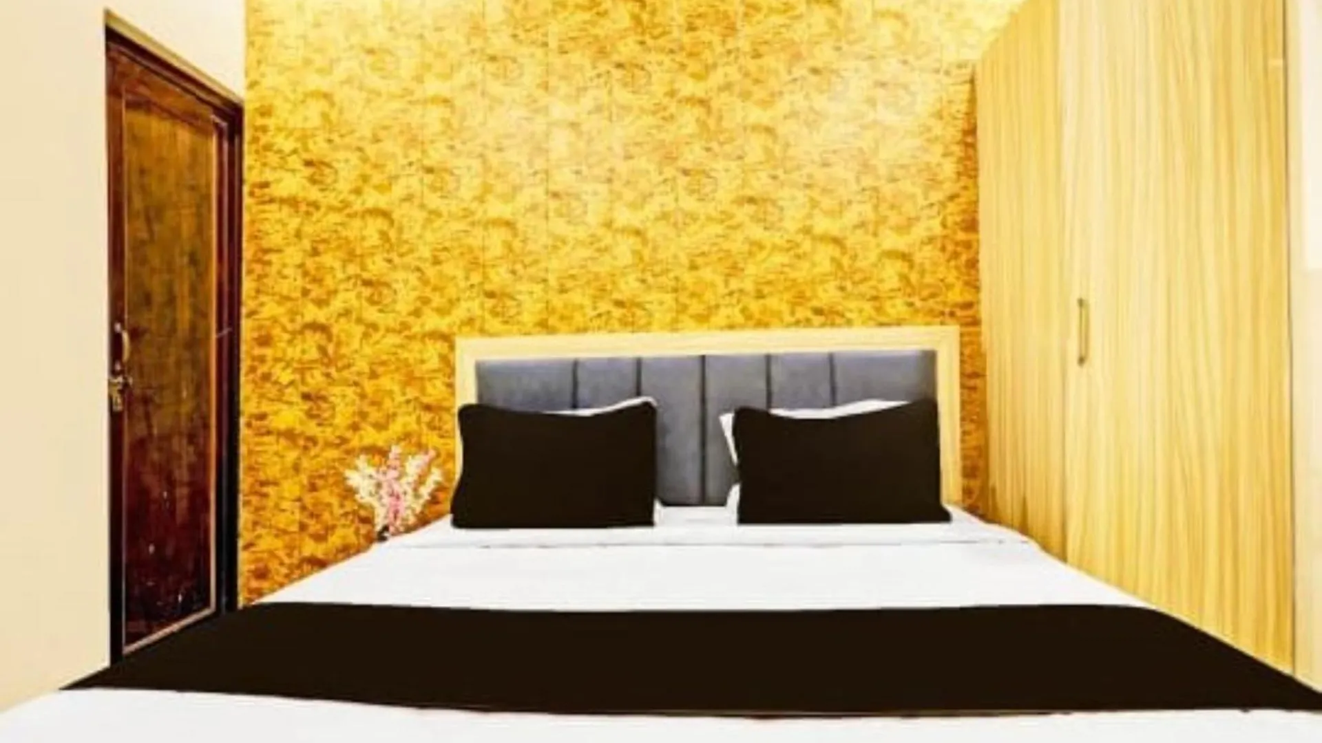Goroomgo Vrrinda Home Stay Varanasi Enjoy Free Wifi- Free Parking And Restaurent Available