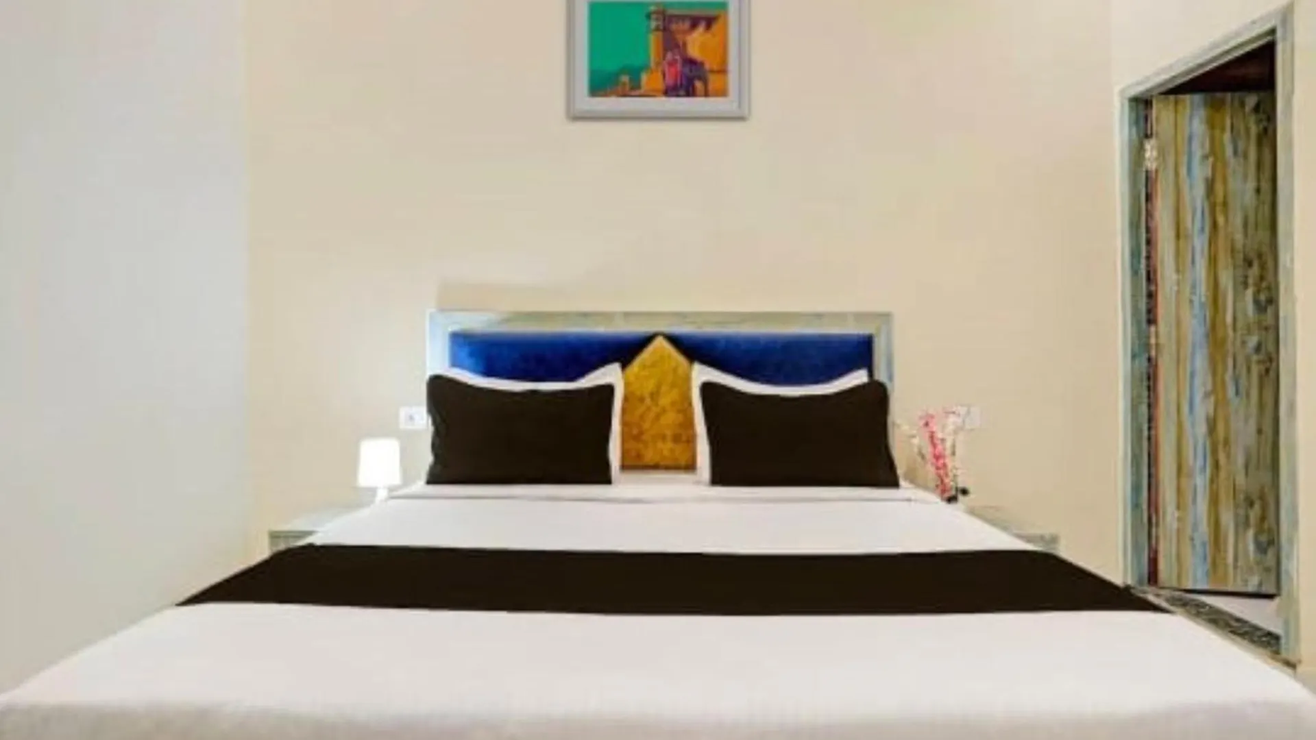 Goroomgo Vrrinda Home Stay Varanasi Enjoy Free Wifi- Free Parking And Restaurent Available Ξενοδοχείο
