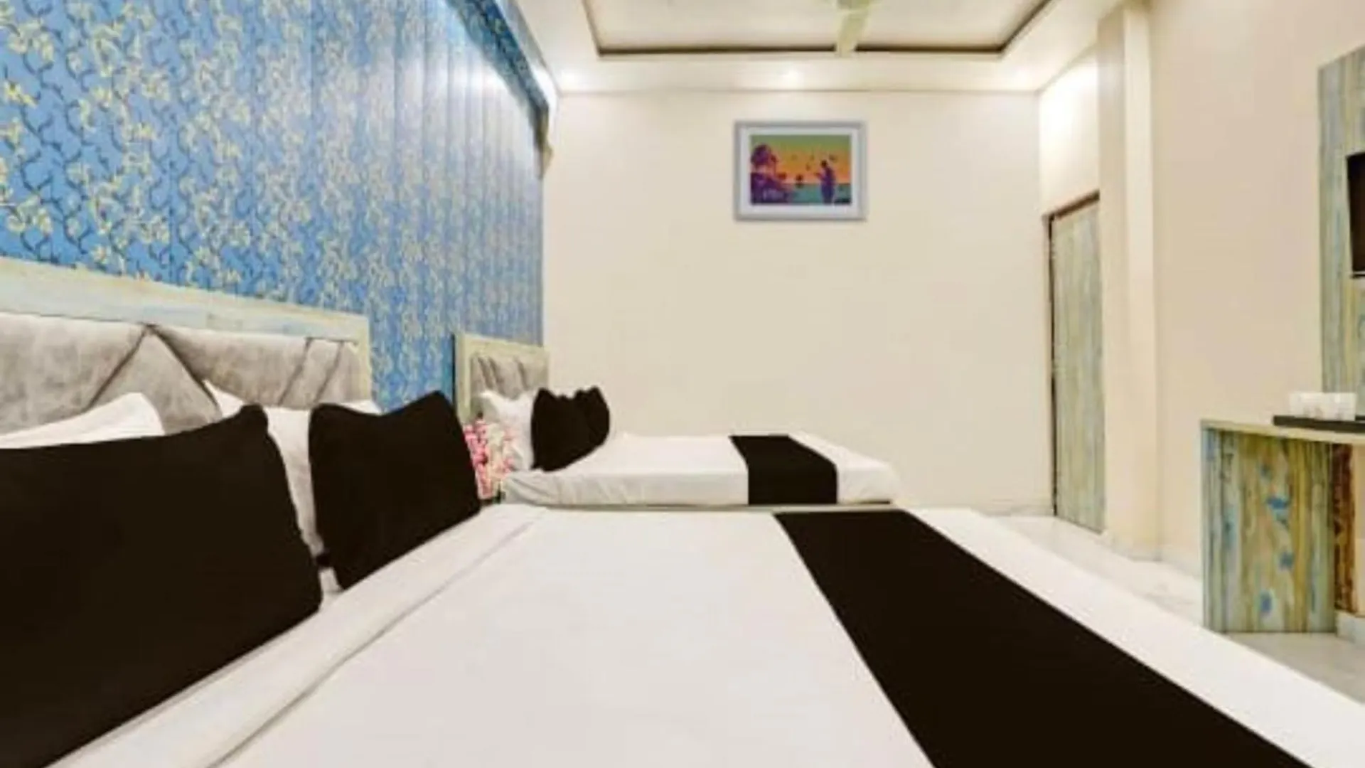 Goroomgo Vrrinda Home Stay Varanasi Enjoy Free Wifi- Free Parking And Restaurent Available