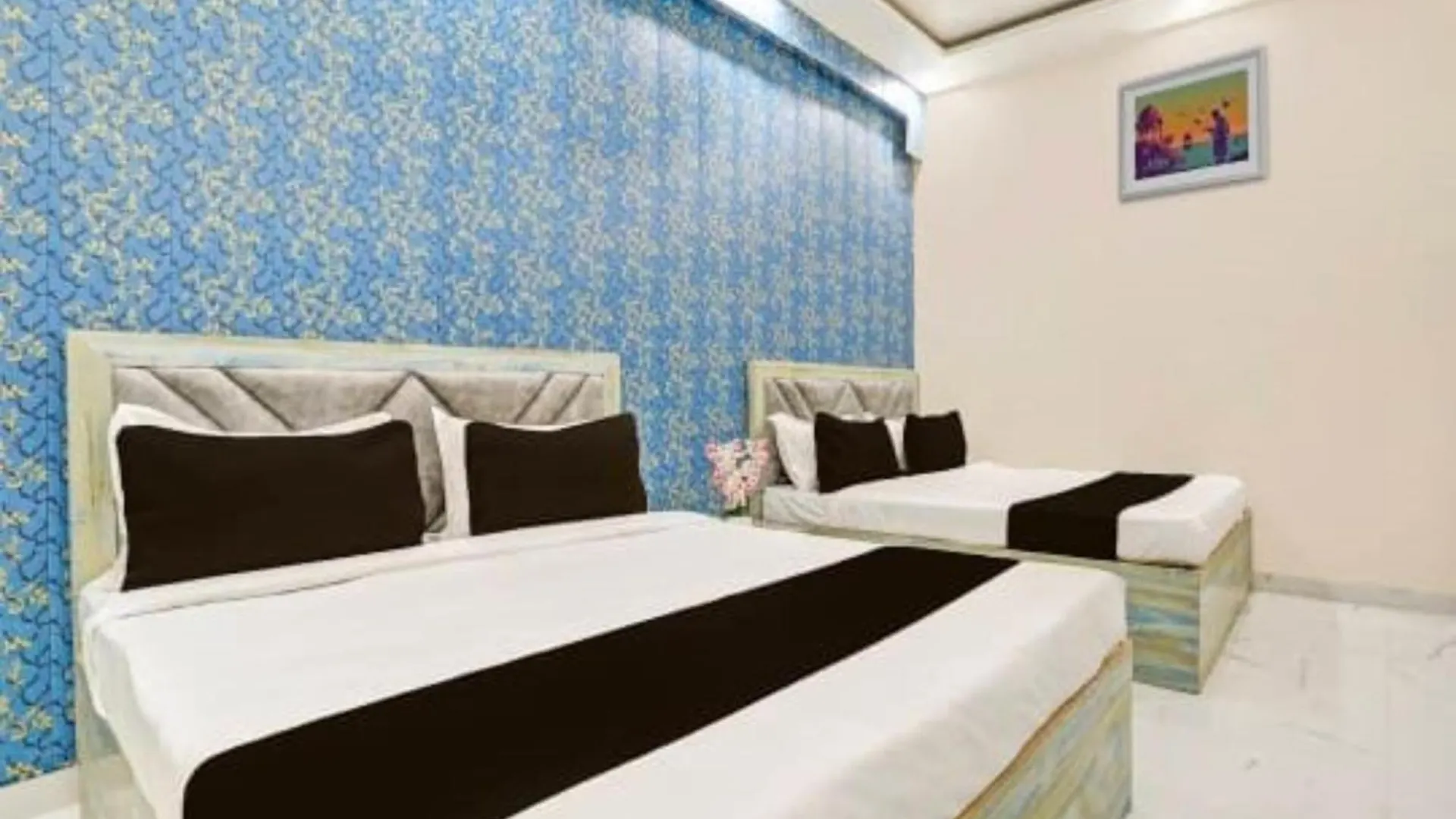 Ξενοδοχείο Goroomgo Vrrinda Home Stay Varanasi Enjoy Free Wifi- Free Parking And Restaurent Available